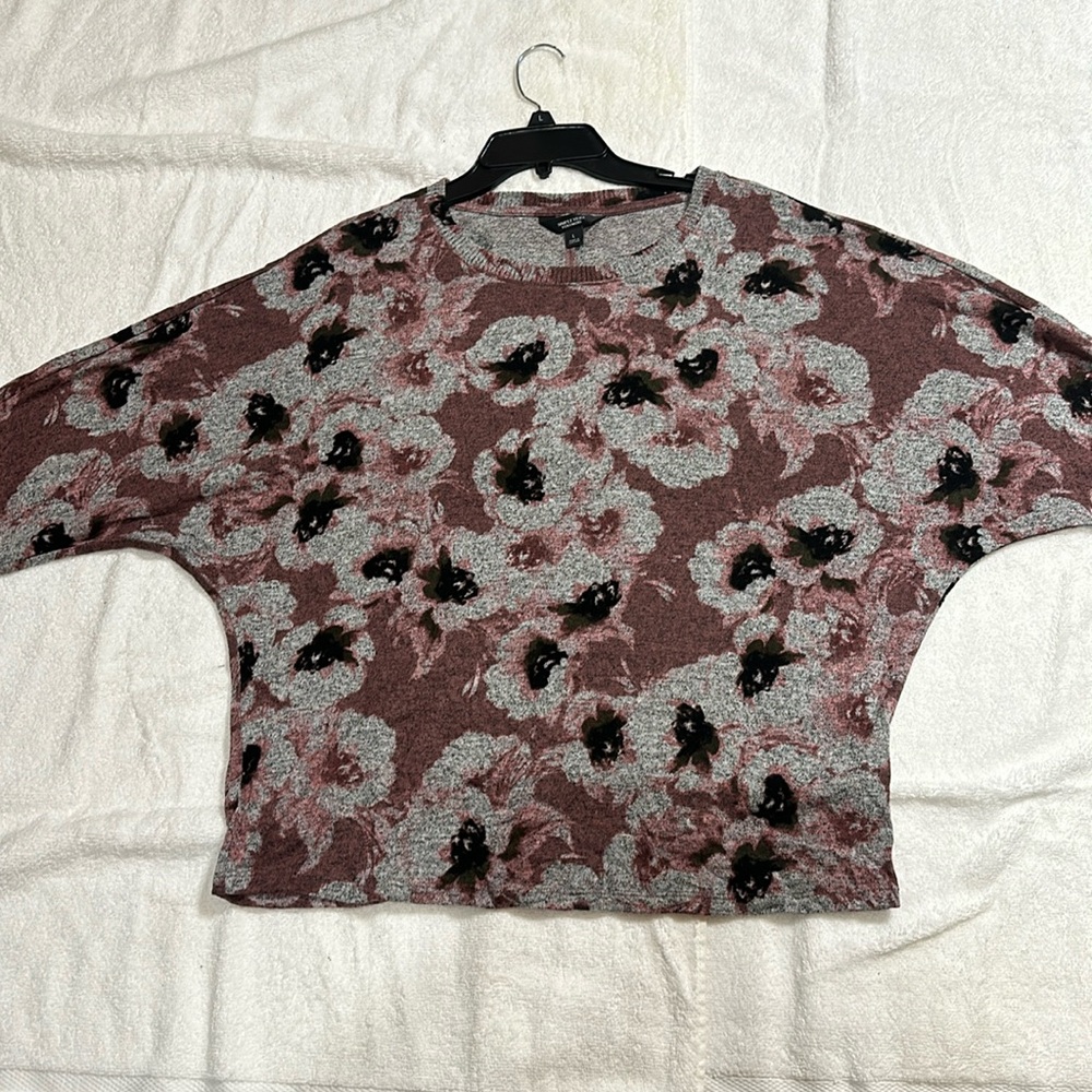 Simply Vera Wang Light Sweater